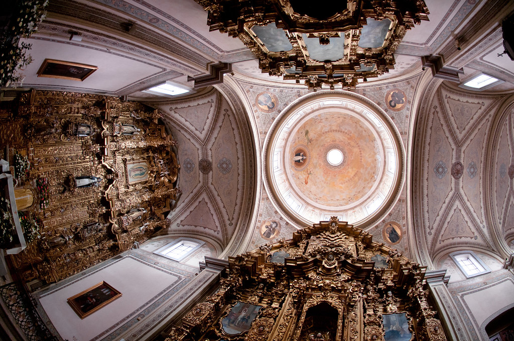 Morelia colonial: catedral rosa y artesanos del cobre