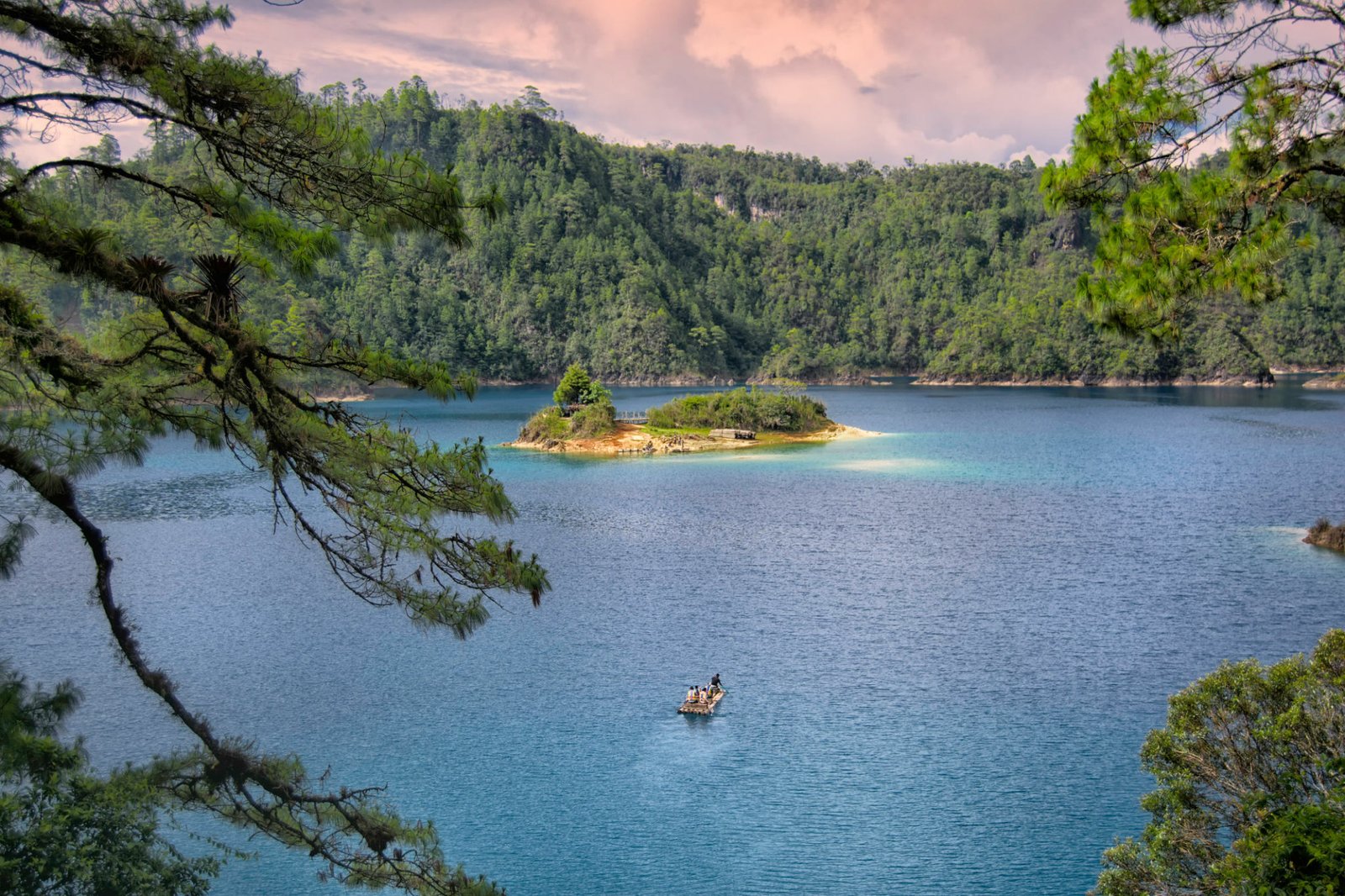 Tour a las majestuosas lagunas de montebello y cascada el Chiflón en Chiapas. Salida desde San Cristóbal